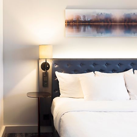 Hilton Helsinki Strand Exterior photo A bedroom at the hotel