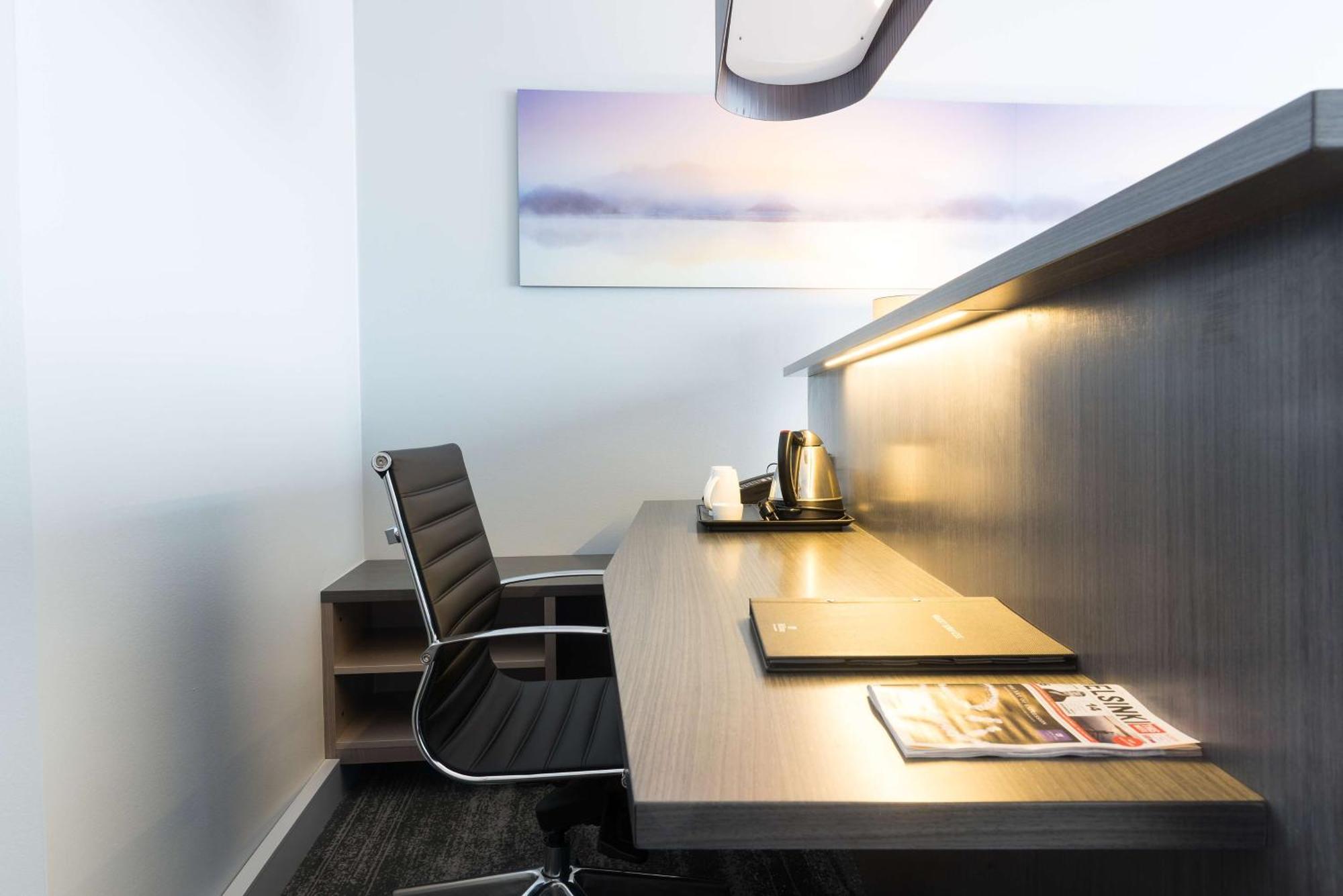 Hilton Helsinki Strand Exterior photo A work desk in a hotel room