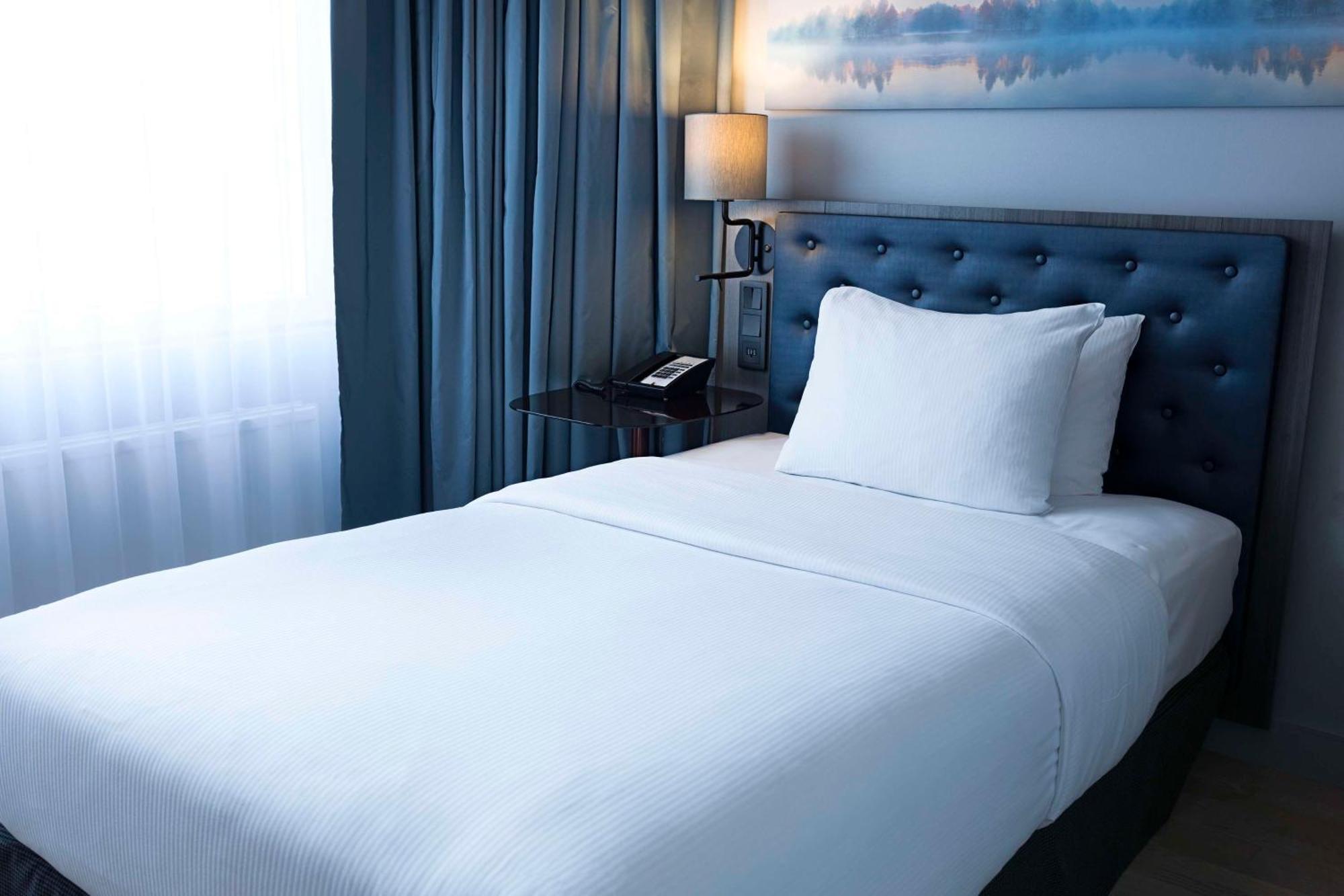 Hilton Helsinki Strand Exterior photo A single bed