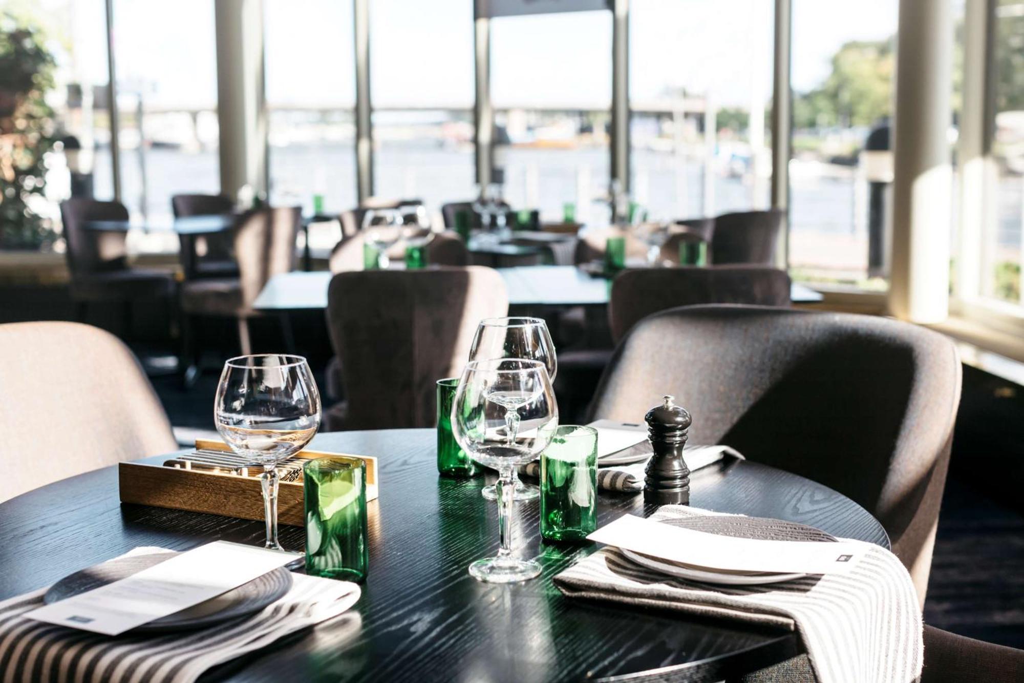 Hilton Helsinki Strand Exterior photo Restaurant